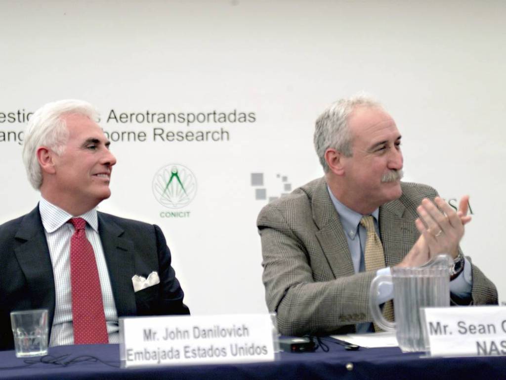 US Ambassador to Costa Rica and NASA Administrator at AirSAR Event