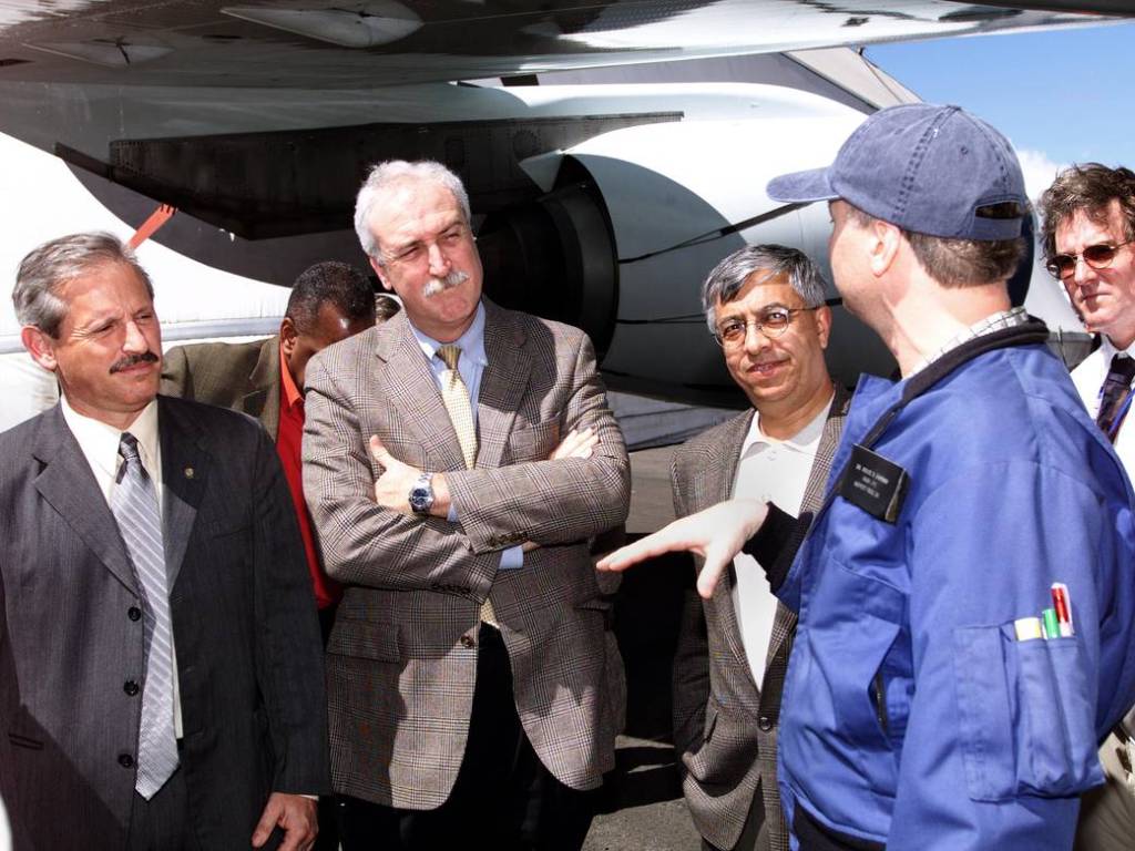 NASA Administrator Learns about AirSAR Mesoamerica Campaign