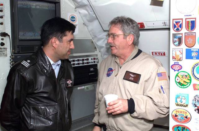 Chilean Air Force Captain Saez and Dr. Tom Mace Discuss Airborne Science