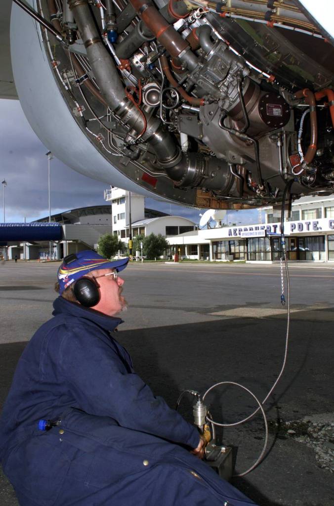Routine Maintenance Performed on the DC-8 aircraft in Chile