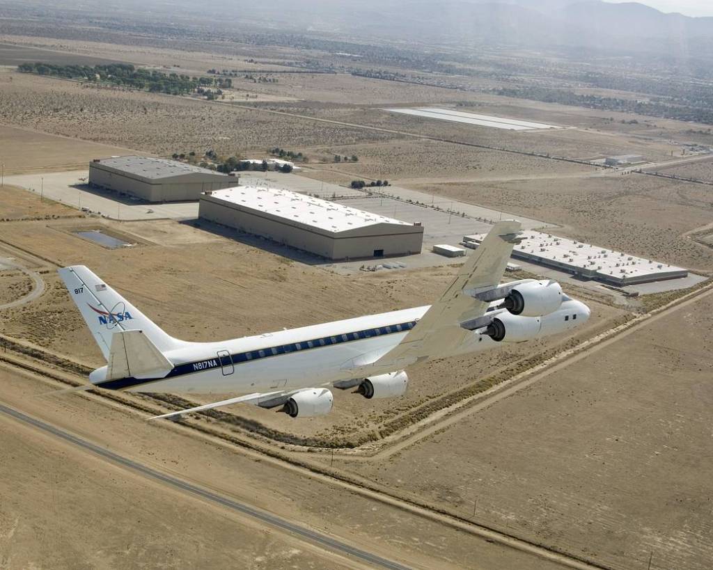 NASA’s DC-8 Banks Low over the Dryden Aircraft Operations Facility