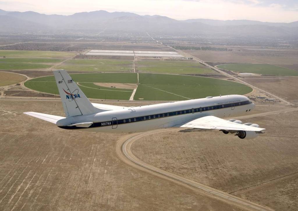 NASA’s DC-8 Heads for Landing at Air Force Plant 42