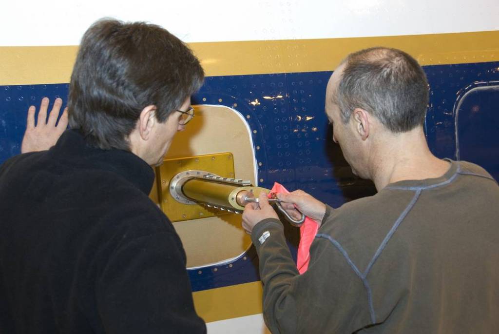 Trace Organic Gas Analyzer’s Sensor Probe Installed on NASA’s DC-8