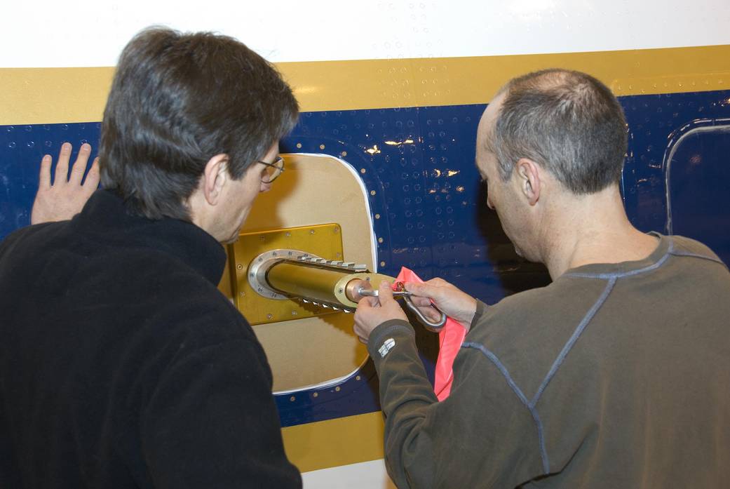 Trace Organic Gas Analyzer's Sensor Probe Installed on NASA's DC-8