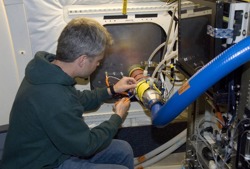 Soluble Acidic Gases and Aerosol Instrument Installed in NASA's DC-8