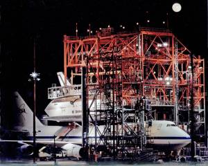 Endeavour Receives Post-Flight Servicing in the Mate-Demate Device