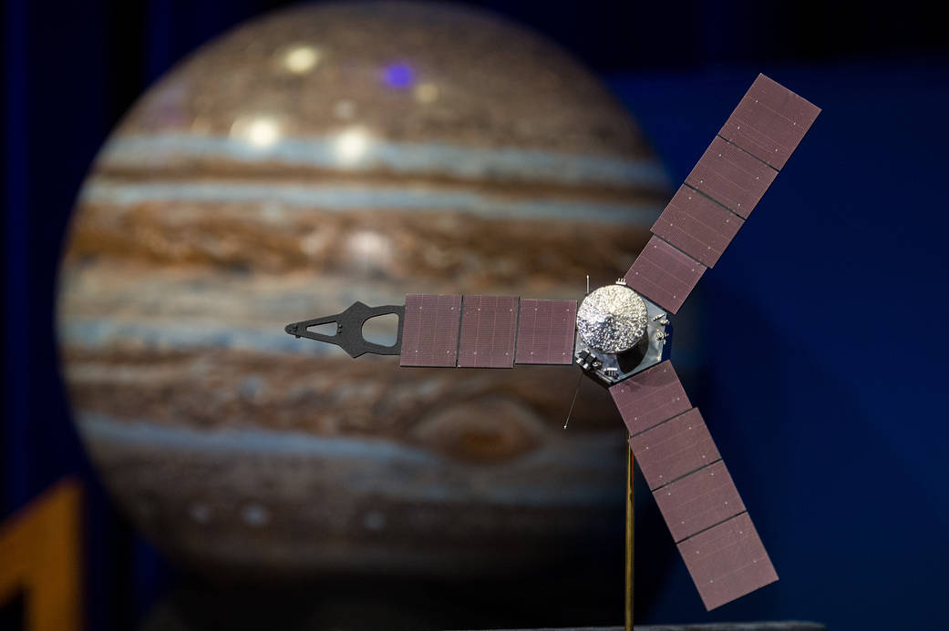 Model of Jupiter and model of Juno spacecraft
