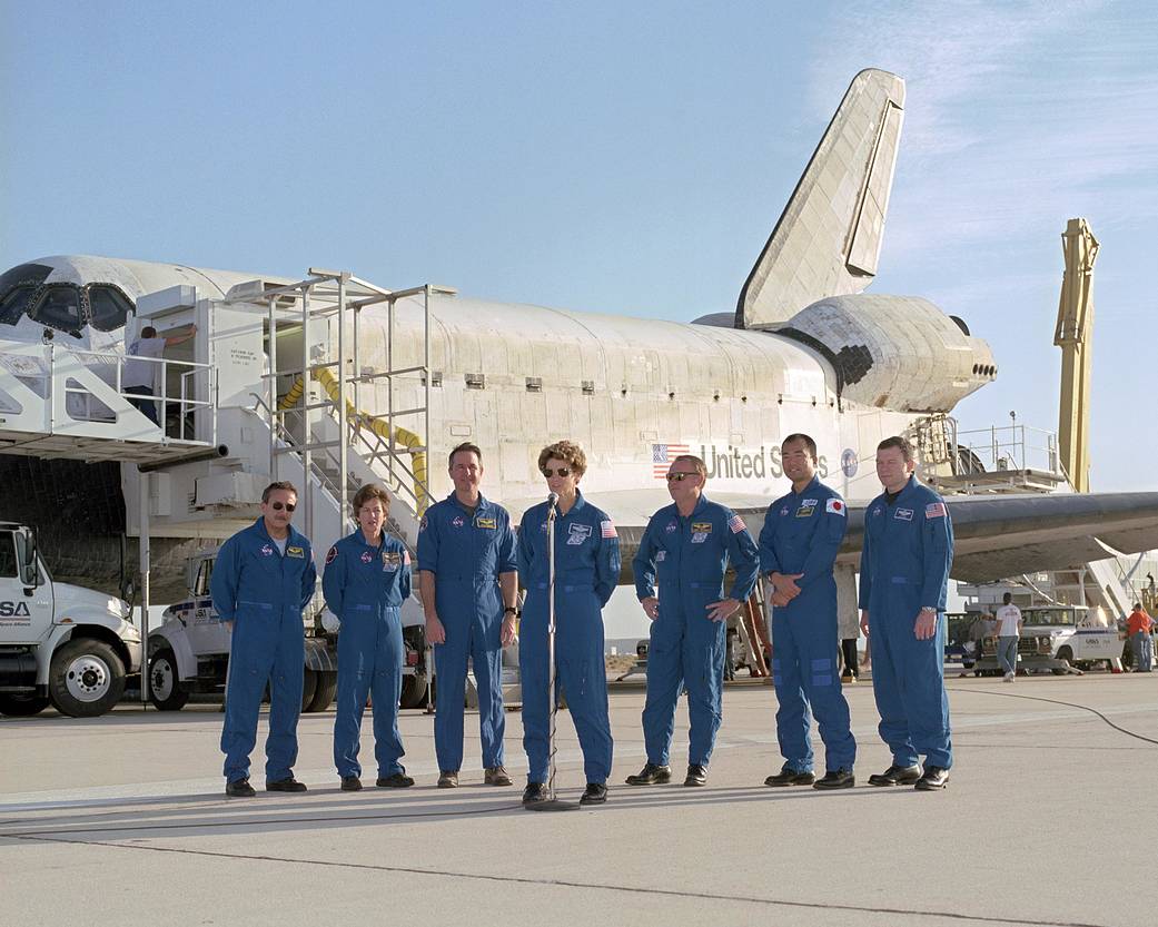 STS-114 Discovery Crew Mission Press Brief