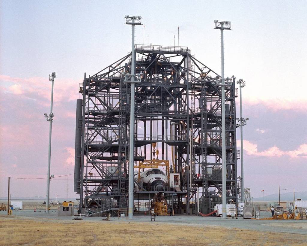 STS-114 Space Shuttle Discovery During Post-Flight Processing in the Mate-Demate Device