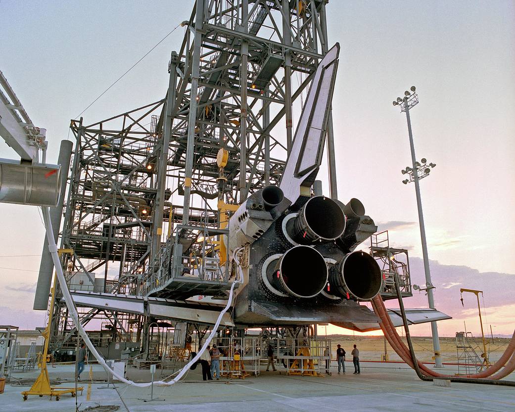 Space Shuttle Discovery During Post-Flight Processing