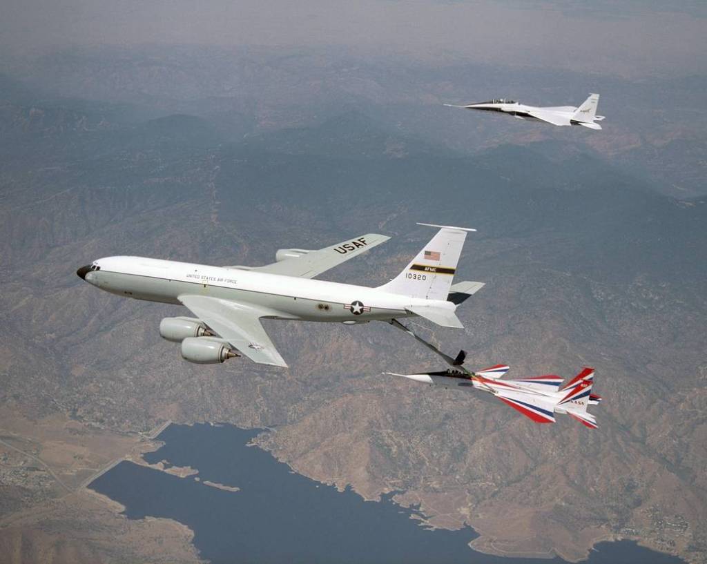 Refueling over Lake Isabella