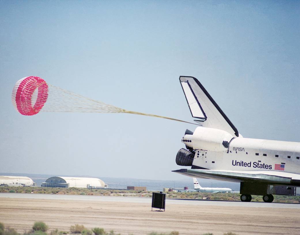 STS-49 Shuttle Endeavour Landing at Edwards with First Drag Chute Landing