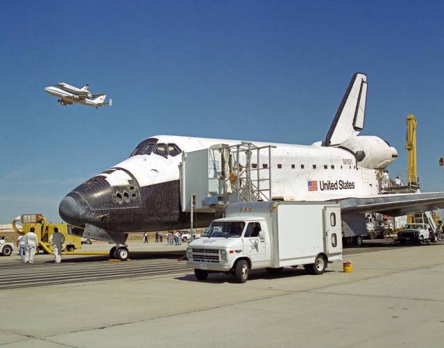 STS-68 Endeavour on Runway with 747