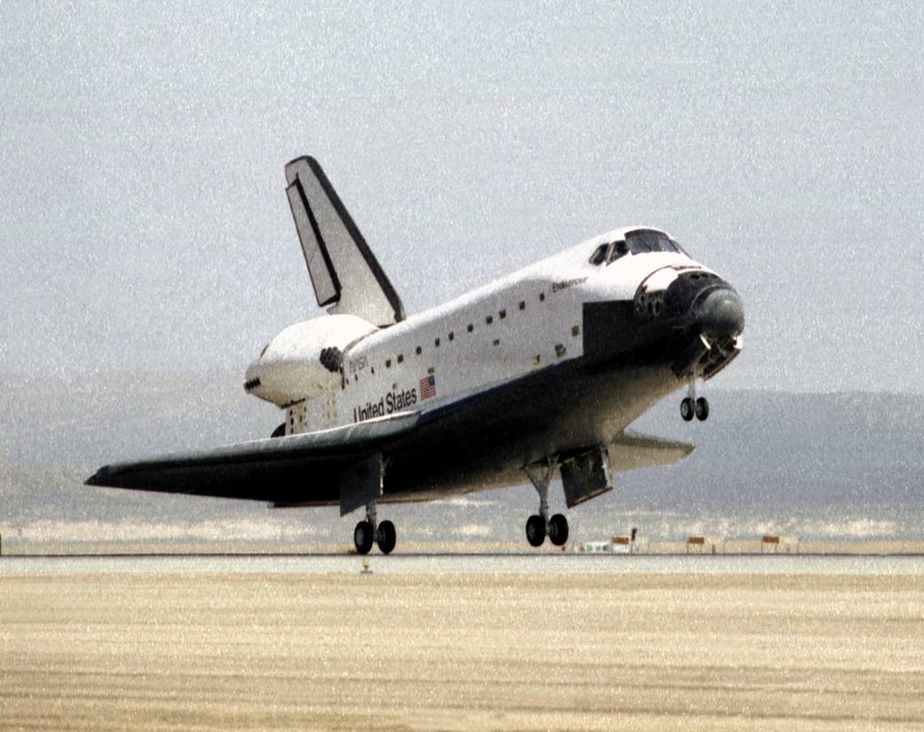 STS-67 Endeavour Landing at Edwards AFB