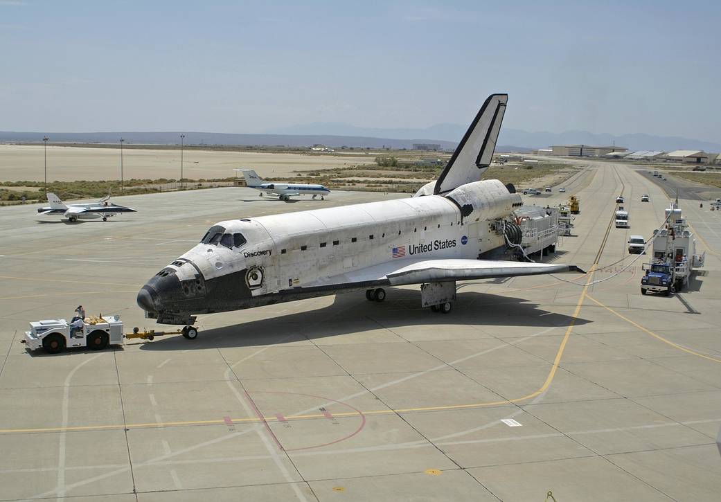 STS-114 Shuttle Discovery on the Taxiway