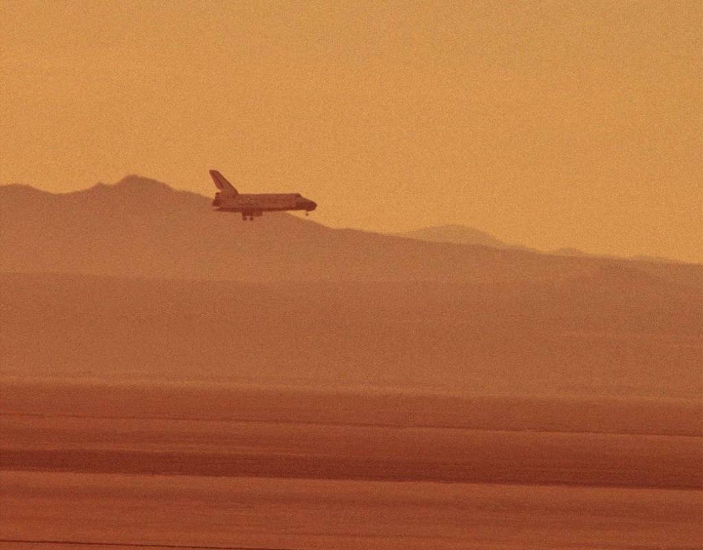 STS-29 Discovery Landing Approach at Edwards
