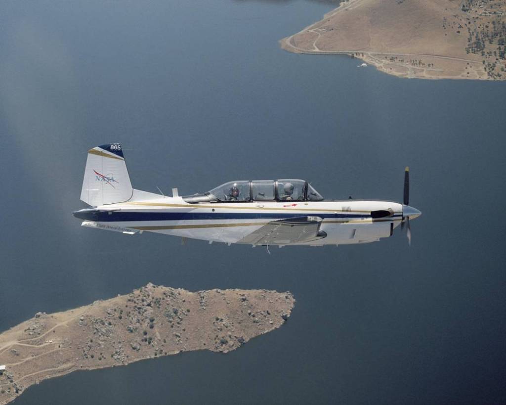 T-34C Banks Over Lake Isabella in Kern County