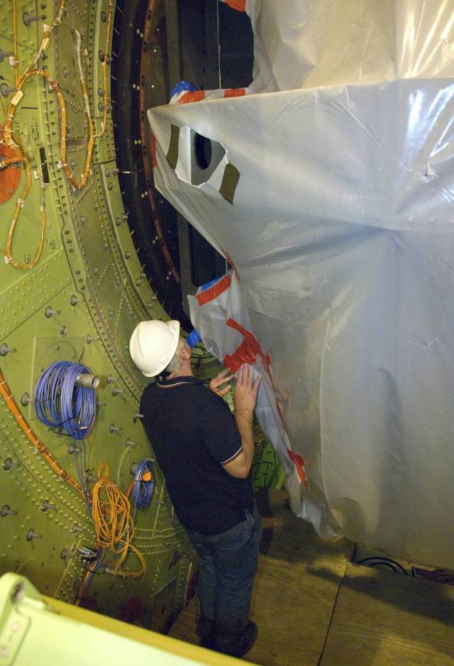 NASA Reinstalls Main Mirror in SOFIA Airborne Observatory