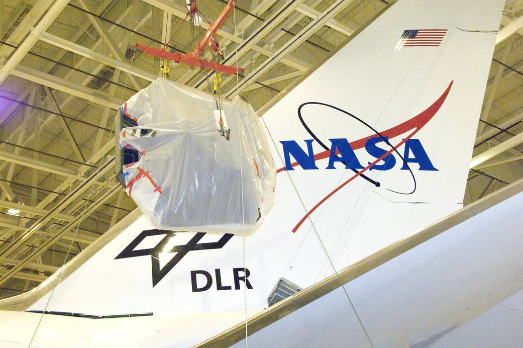 NASA Reinstalls Main Mirror in SOFIA Airborne Observatory