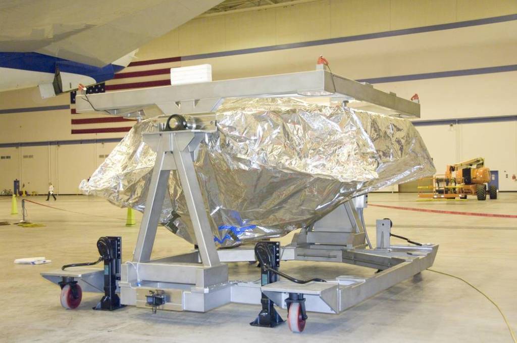 NASA Reinstalls Main Mirror in SOFIA Airborne Observatory