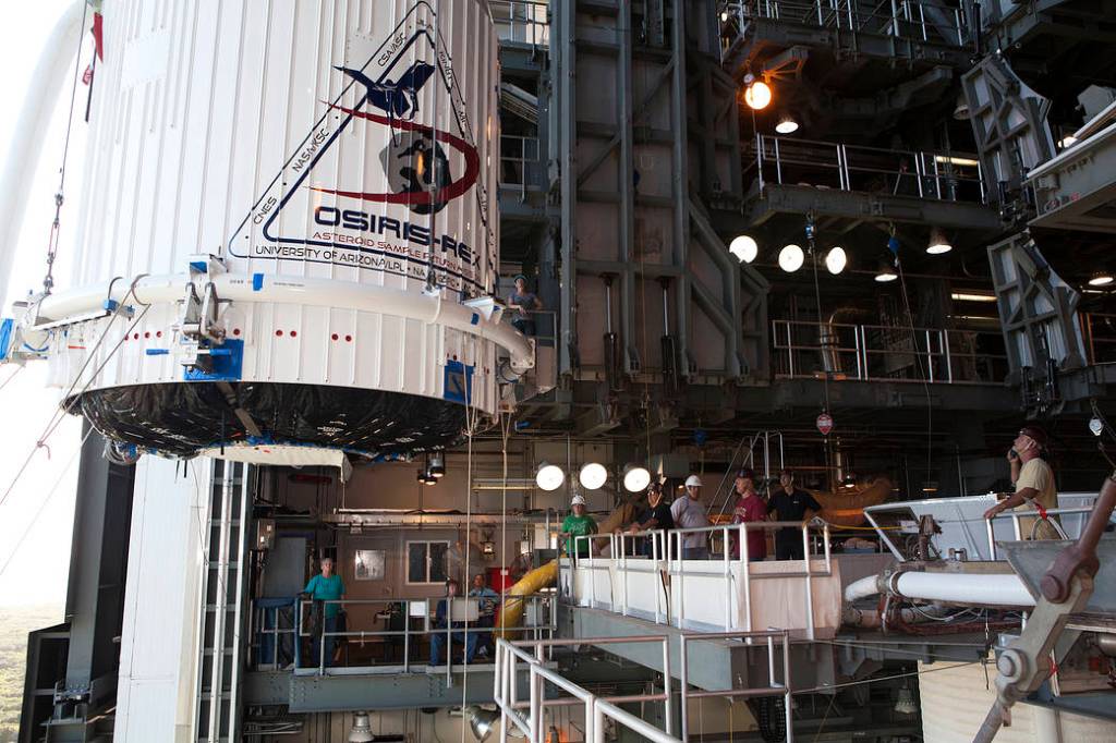 OSIRIS-REx s Lifted at Space Launch Complex 41