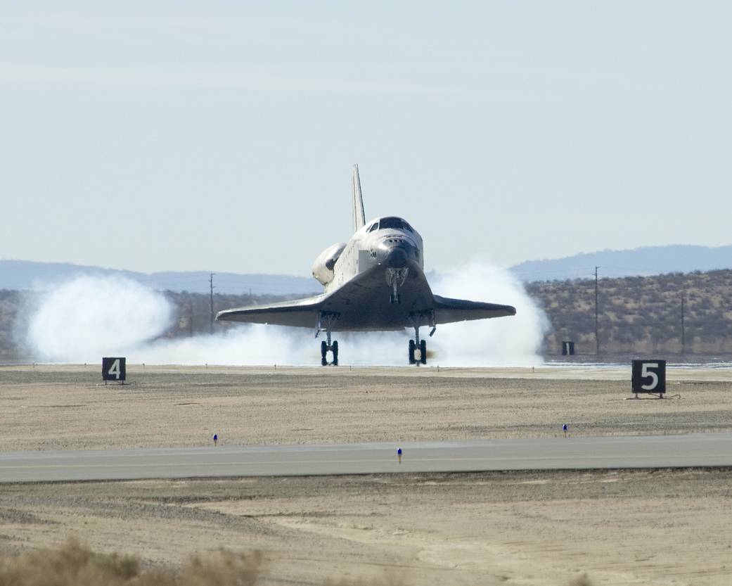STS-126 Shuttle Endeavour Lands at Edwards AFB