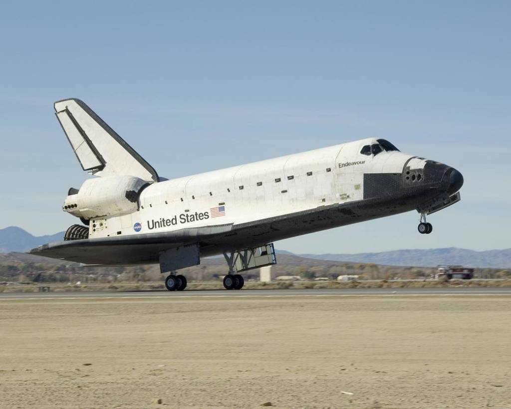 STS-126 Shuttle Endeavour Lands at Edwards AFB