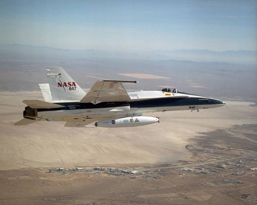 Refueling Store on F/A-18 for AAR Project