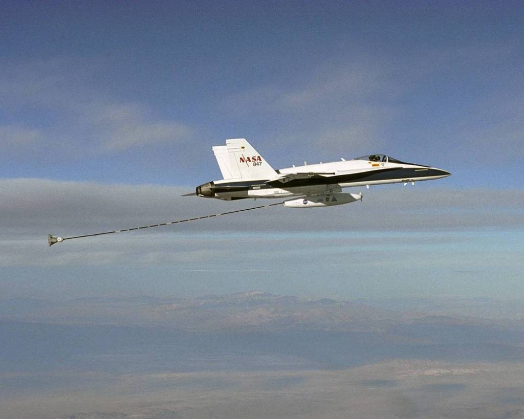 Hose and Refueling Basket Extended During AAR Assessment