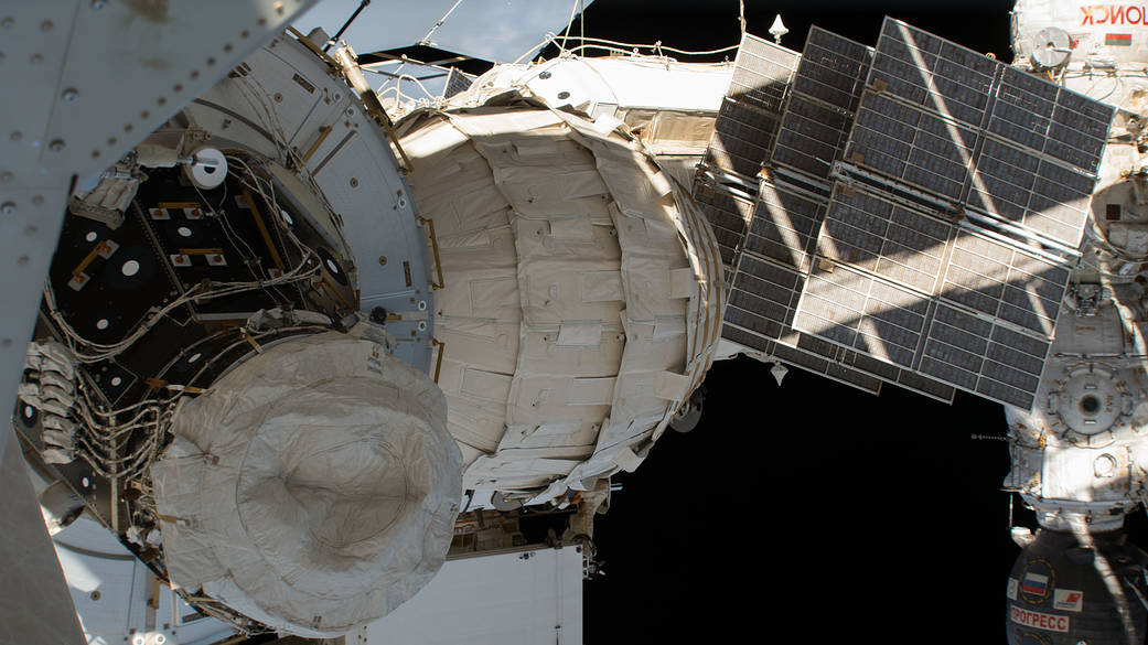 Expandable habitat attached to space station module