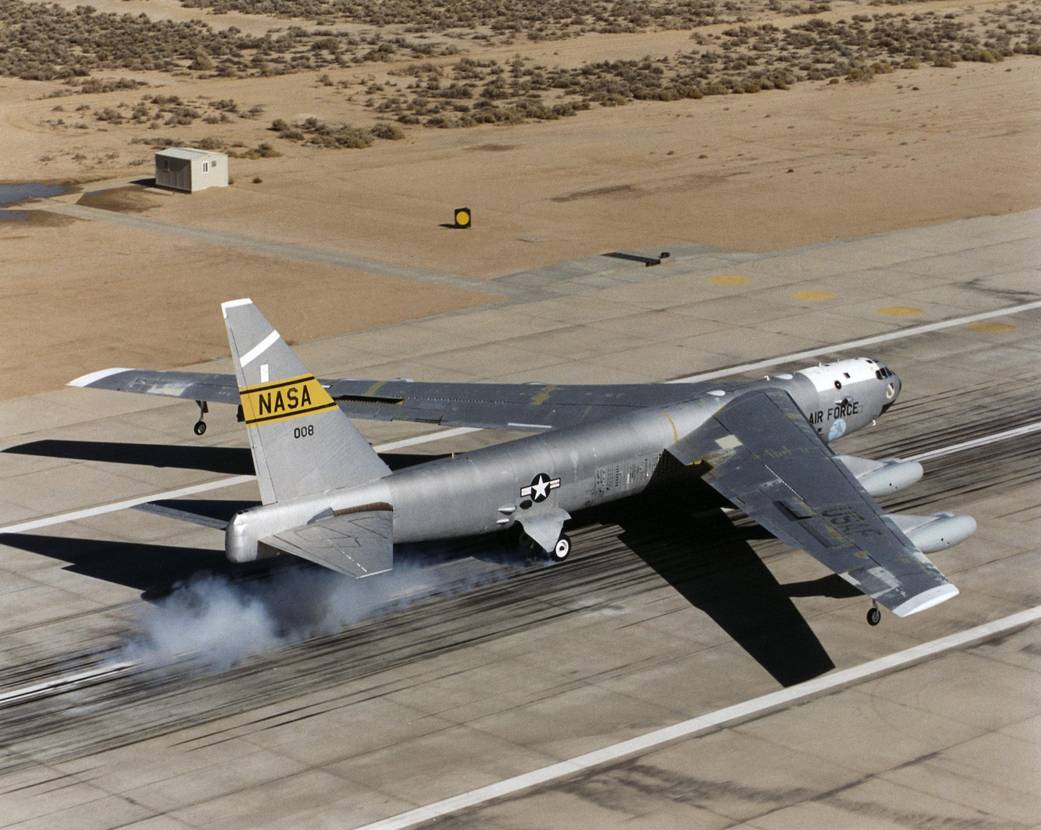 B-52 Lands at EAFB