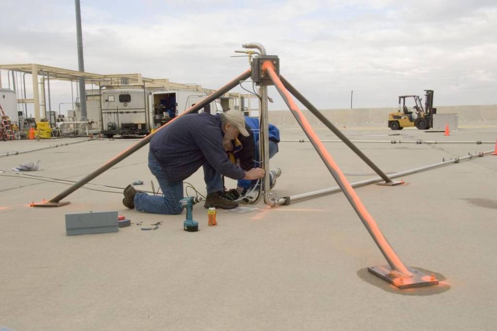 Researchers Prepare Fuel Lines for Fuels Testing Mission on DC-8