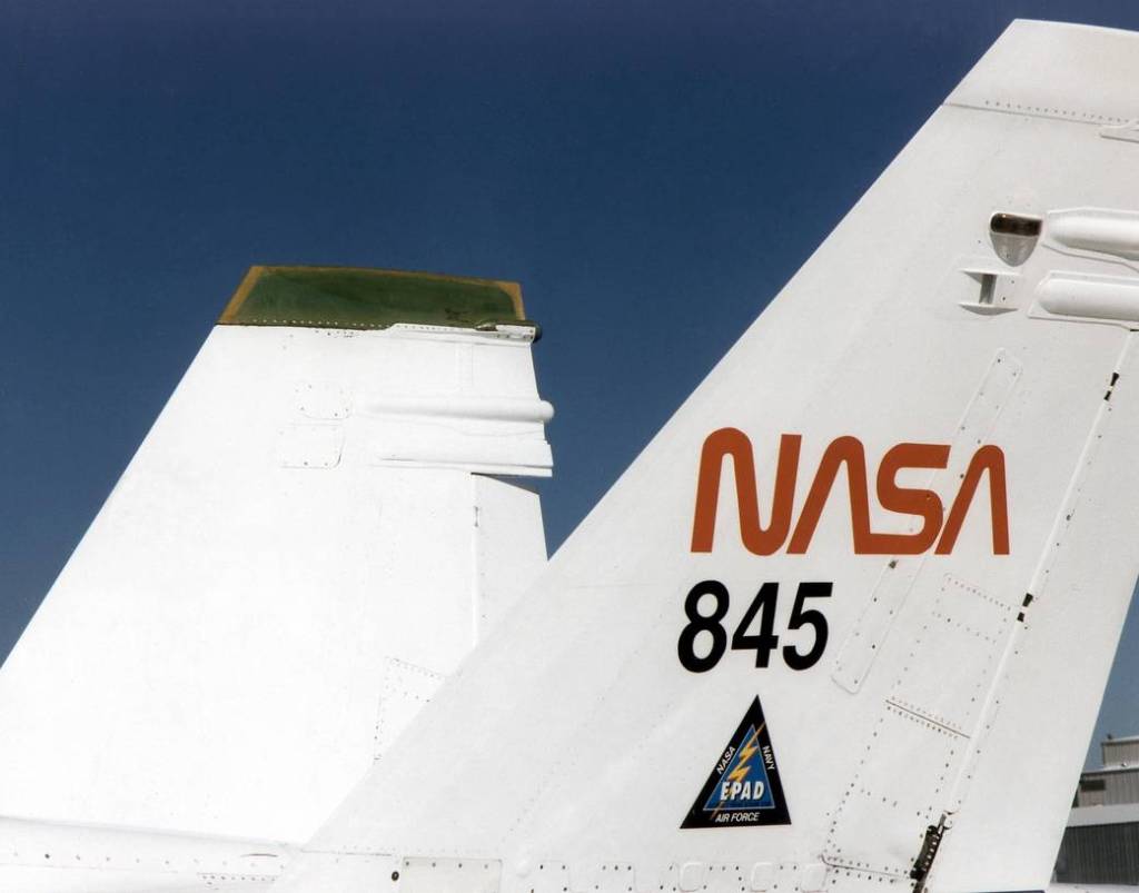 Smart Skin Antenna Mounted on SRA Vertical Stabilizer