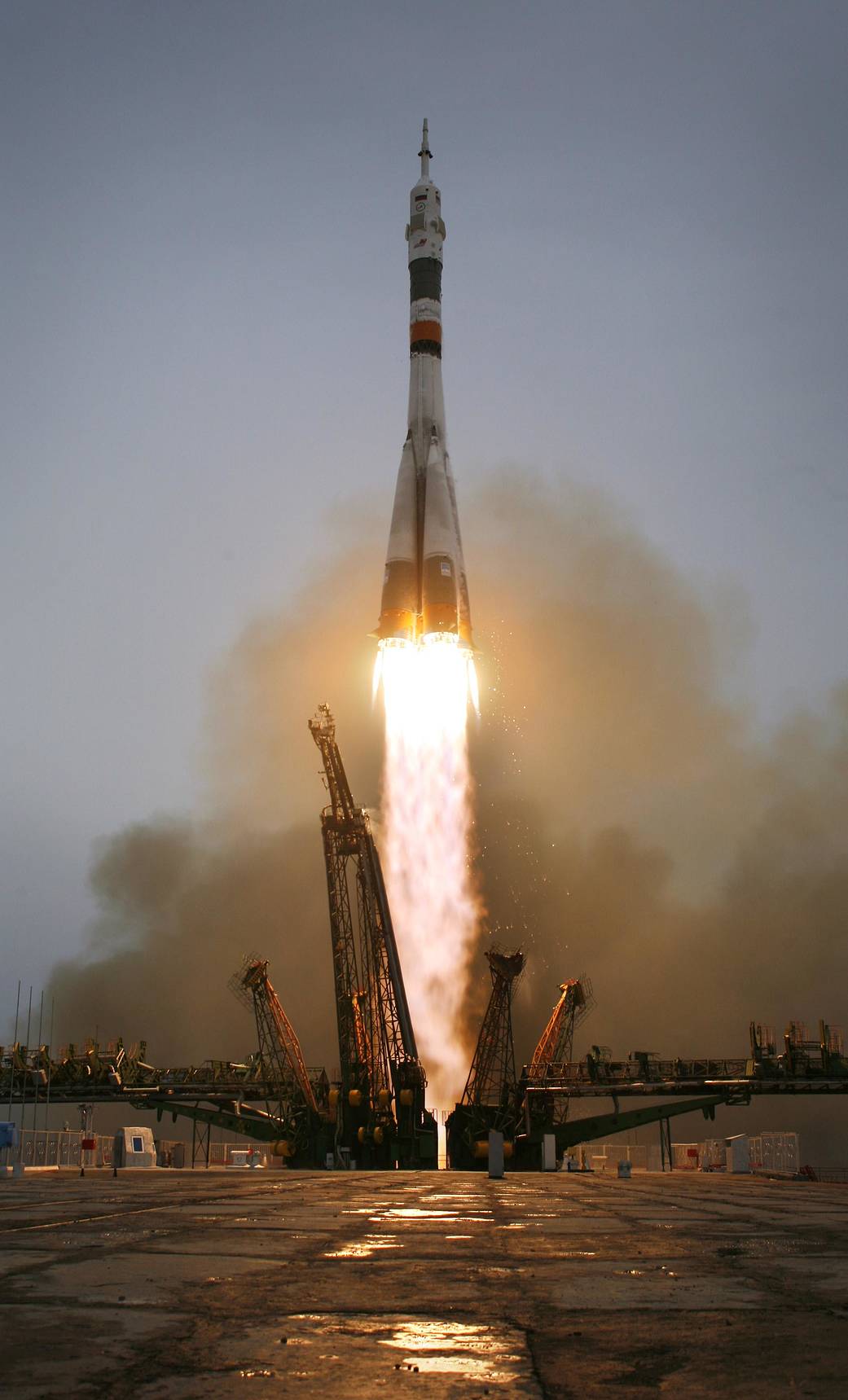 Expedition 19 Lifts Off