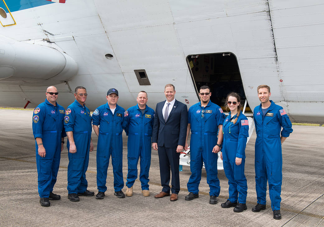 Group photo of pilots and engineers with NASA Administrator