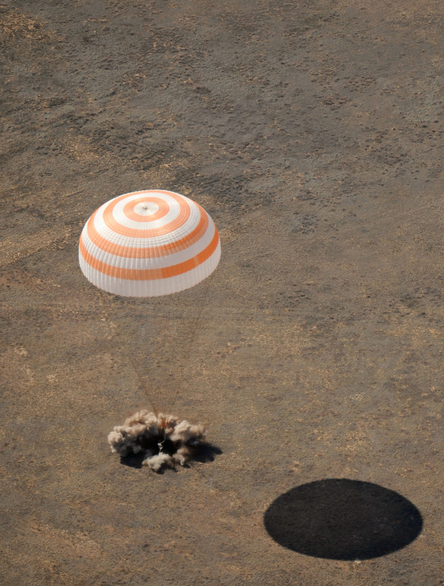 Expedition 18 Lands NASA