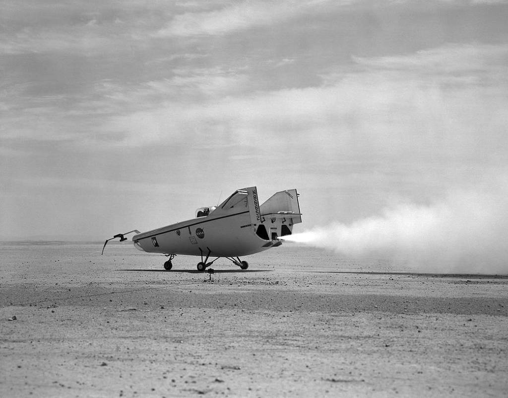 M2-F1 Tests Instant L/D Rocket on Lakebed