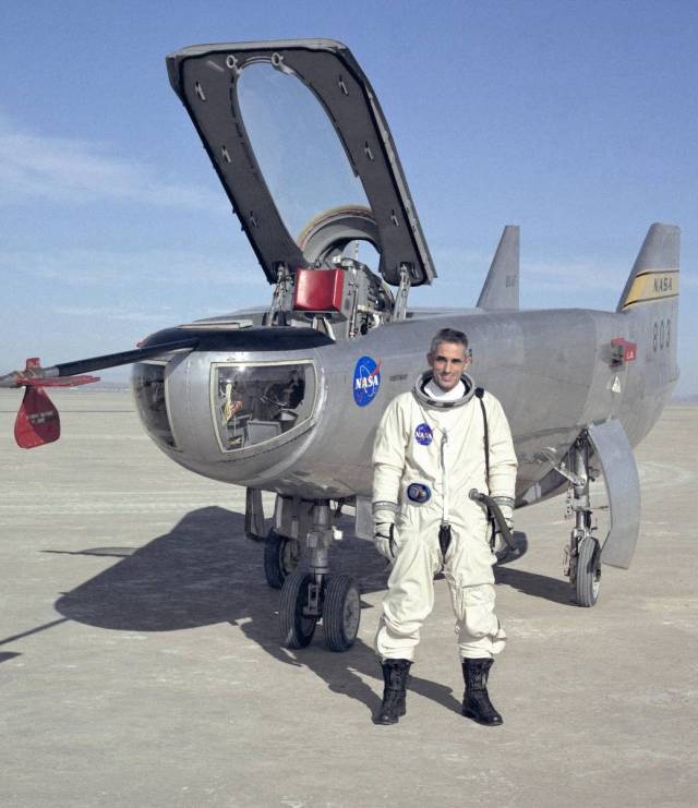 NASA Research Pilot John Manke with M2-F3 Lifting Body