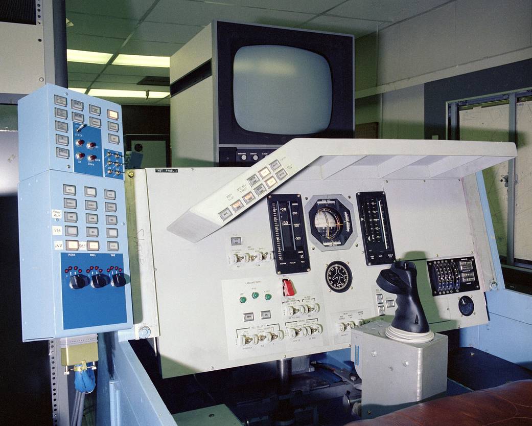 Flight Simulators- Space Shuttle Cockpit