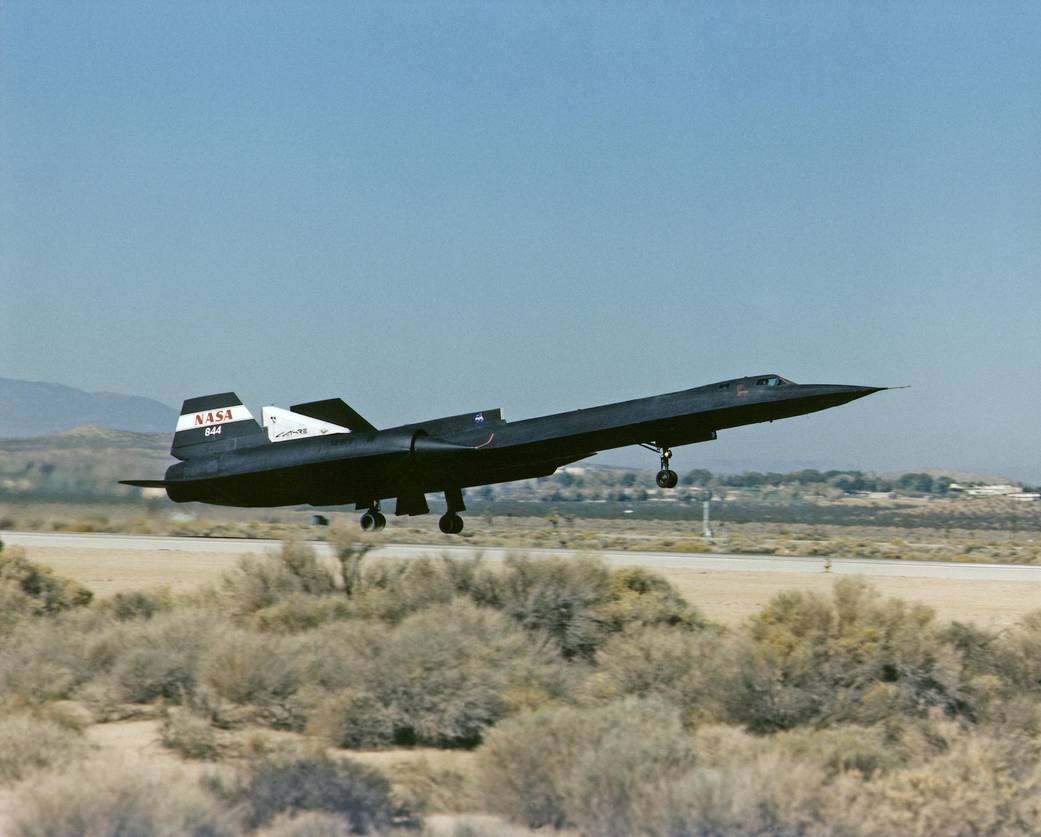 Takeoff of First Linear Aerospike SR-71 Experiment (LASRE) Flight