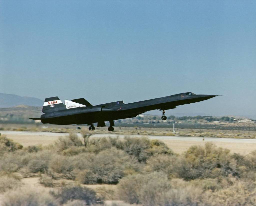 Takeoff of First Linear Aerospike SR-71 Experiment (LASRE) Flight