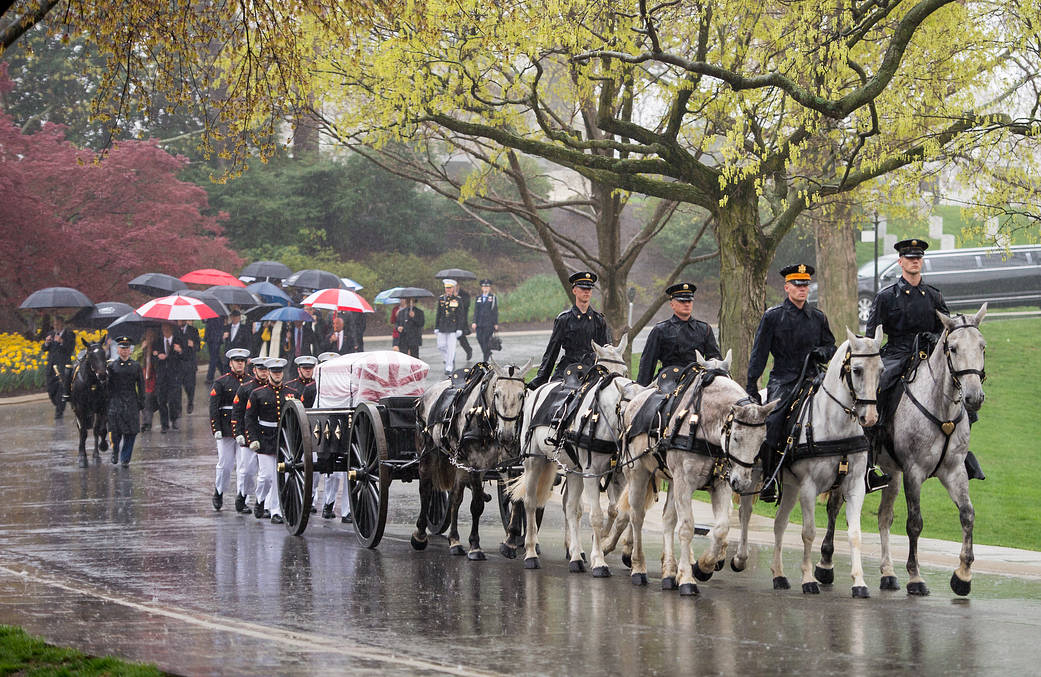 Horse drawn caisson carries coffin of John Glenn 