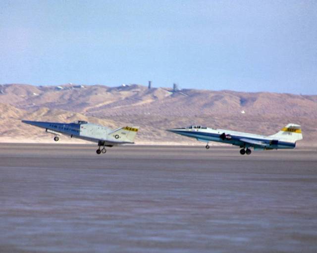 X-24B Glides to a Landing on Rogers Dry Lake
