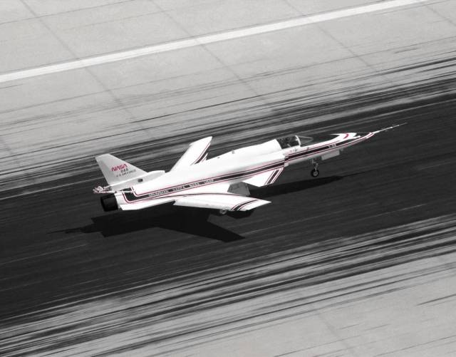X-29 Lifts Off to Begin Flight Test