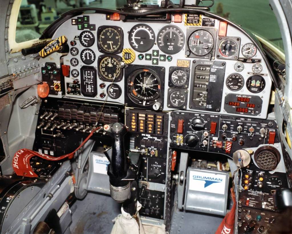 X-29 Cockpit and Instrument Panel