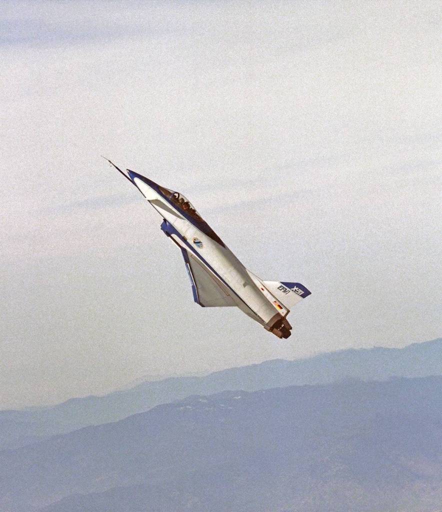 X-31 Performing the Herbst Maneuver