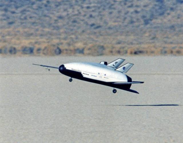 X-33 Model on Approach