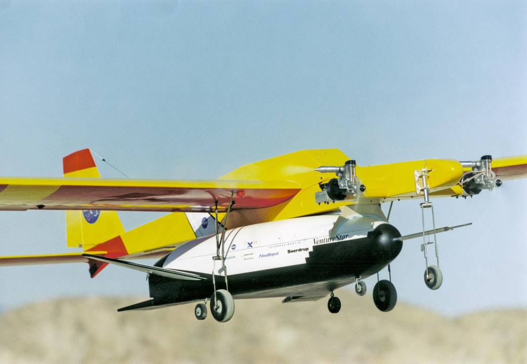 Miniature Mothership Carries X-33 Model