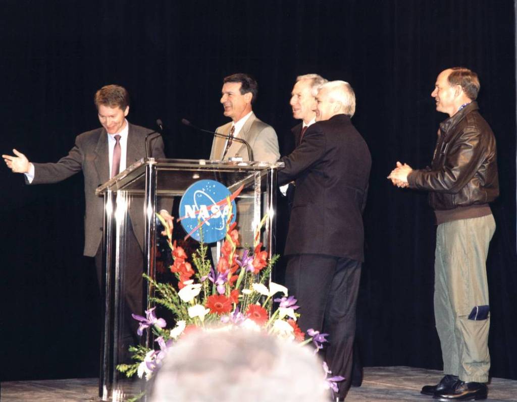 Agency, Industry, and DoD Dignitaries Celebrate the X-34 Rollout