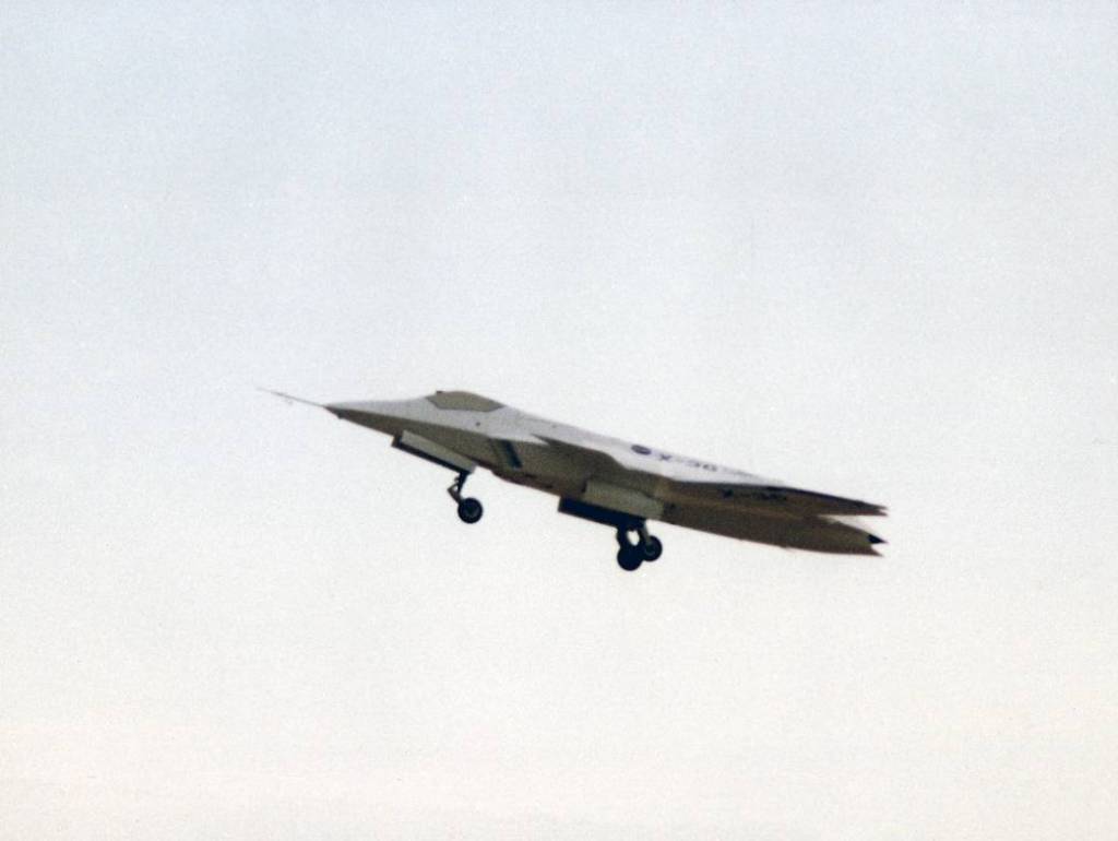 X-36 Climbs out From Rogers Dry Lake on its First Flight